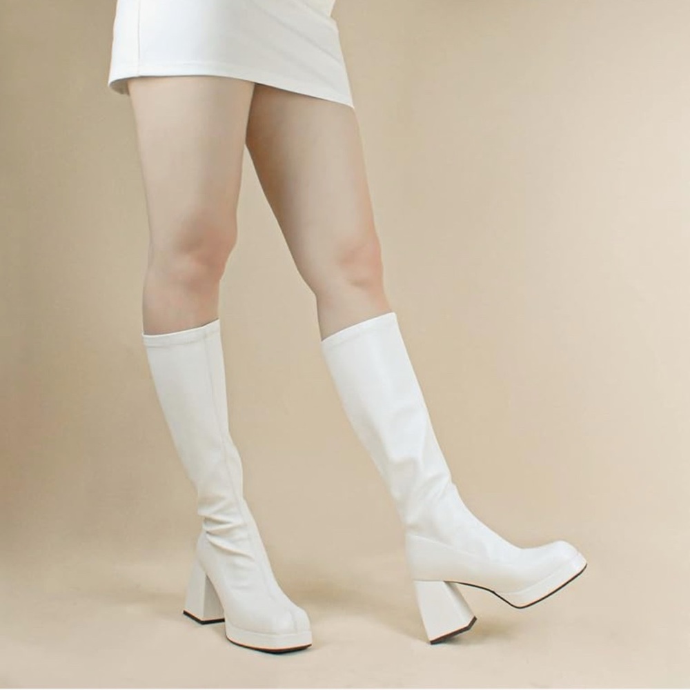 White Retro Gogo Faux Leather Boots - size 8